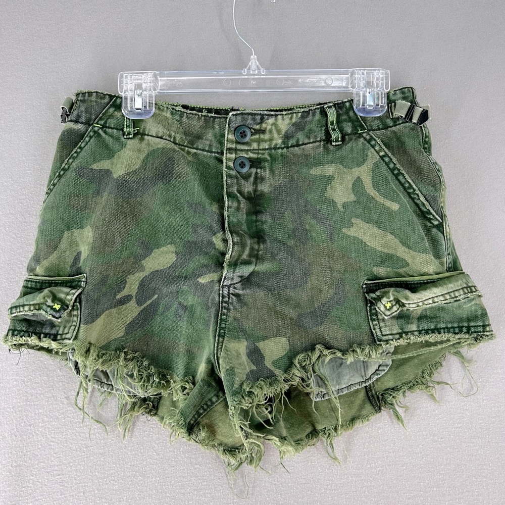 WE THE FREE PEOPLE LADIES SHORTS GREEN CUTOFFS CAMOUFLAGE BUTTON FLY gb975119105